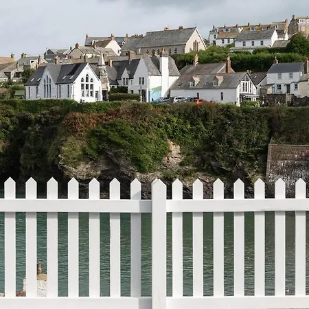 White House Cottage, Bay Holidays * Port Isaac