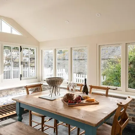 White House Cottage, Bay Holidays * Port Isaac